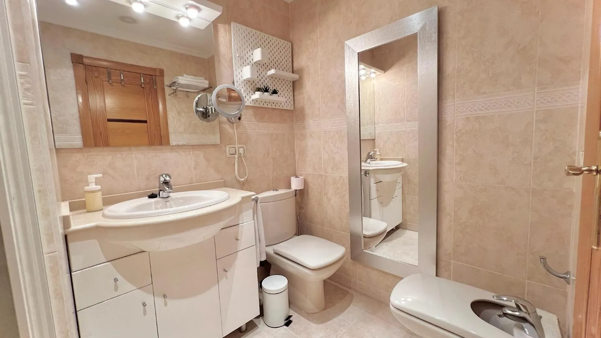 Bright And Cozy Apartment With Pool And Jacuzzi And Near Beach Fuengirola
